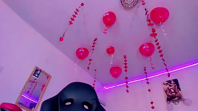 Snapshot of naomy__xx chatting on February 18, 2025, 10:38 am naomy xx online show from February 18, 2025, 10:38 am