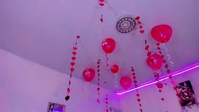 Snapshot of naomy__xx chatting on February 20, 2025, 9:42 pm naomy xx online show from February 20, 2025, 9:42 pm