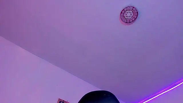 Snapshot of naomy__xx chatting on March 6, 2025, 7:10 pm naomy xx online show from March 6, 2025, 7:10 pm