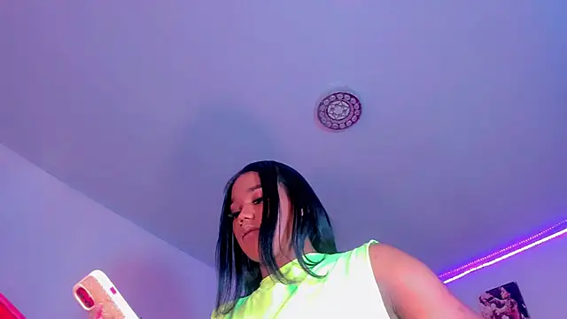 Snapshot of naomy__xx chatting on March 8, 2025, 10:24 pm naomy xx online show from March 8, 2025, 10:24 pm