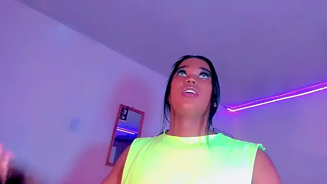 Snapshot of naomy__xx chatting on March 9, 2025, 1:25 am naomy xx online show from March 9, 2025, 1:25 am