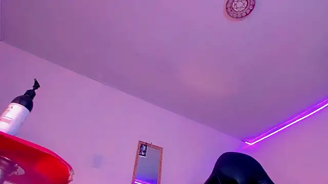 Snapshot of naomy__xx chatting on March 12, 2025, 7:06 pm naomy xx online show from March 12, 2025, 7:06 pm