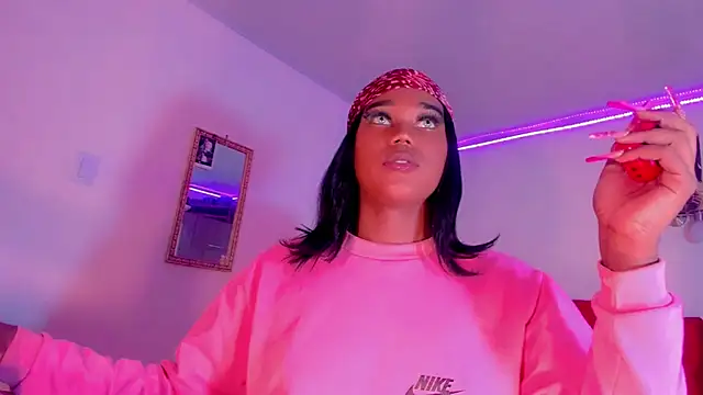 Snapshot of naomy__xx chatting on March 13, 2025, 5:43 am naomy xx online show from March 13, 2025, 5:43 am