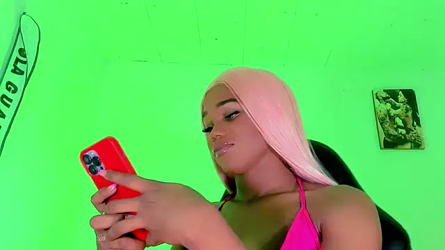 Snapshot of naomy__xx chatting on October 7, 2025, 3:20 pm naomy xx online show from October 7, 2025, 3:20 pm