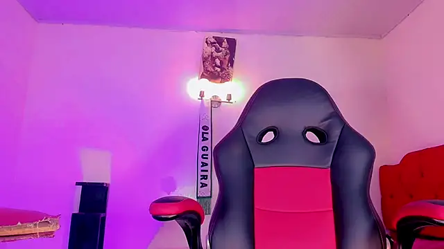 Snapshot of naomy__xx chatting on November 7, 2025, 11:21 am naomy xx online show from November 7, 2025, 11:21 am