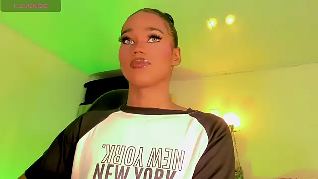 naomy  xx online show from March 31, 2026, 3:30 am