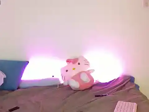 kittycatw online show from December 27, 2024, 11:50 am