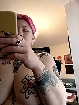 divine eve online show from February 16, 2025, 8:54 am