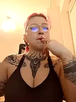 divine eve online show from February 28, 2025, 4:10 pm