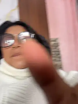 LinnaGardenia online show from April 18, 2026, 7:07 pm