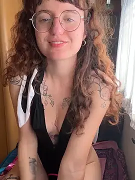  foxygirl  online show from April 18, 2026, 9:13 am