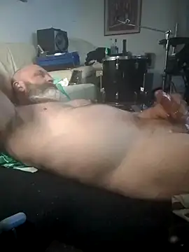 iambradz online show from November 6, 2025, 2:18 pm