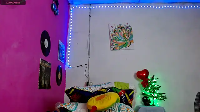 sensitive brunette online show from January 4, 2025, 2:35 am