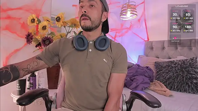 Tom cooper  online show from October 10, 2025, 12:26 pm