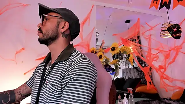 Tom cooper  online show from October 27, 2025, 12:42 pm