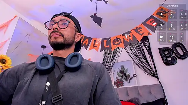 Tom cooper  online show from October 31, 2025, 12:28 pm