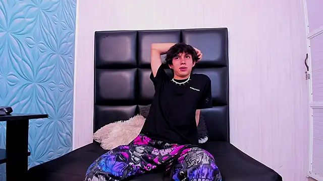 JeanRam18 online show from February 25, 2025, 11:52 am