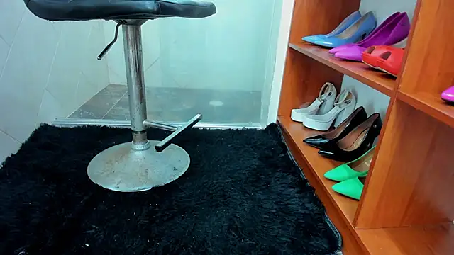 FOXYRIVER  online show from February 23, 2025, 11:33 am