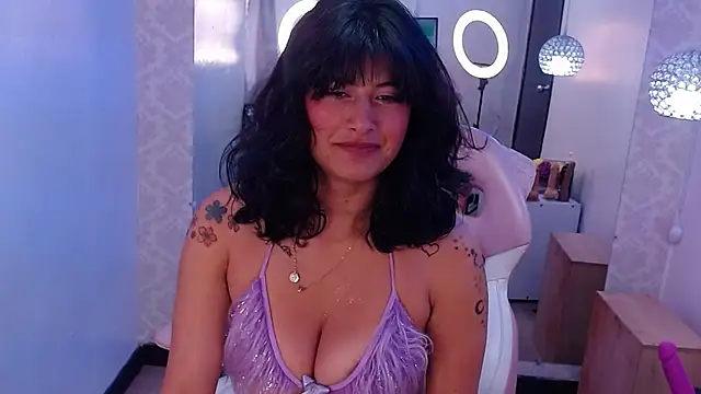 candy lux  online show from February 13, 2025, 2:31 pm