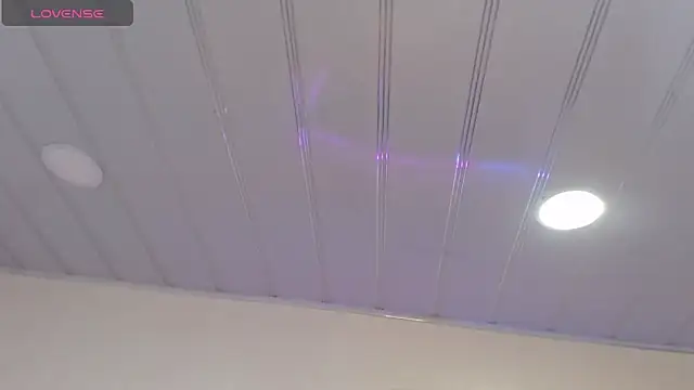 candy lux  online show from April 20, 2026, 3:48 pm