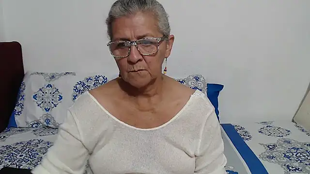 candy mature  online show from April 20, 2026, 11:17 pm