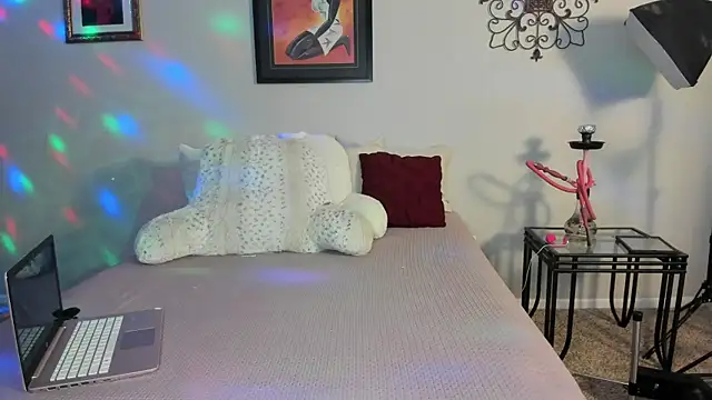 yiauana online show from February 2, 2025, 4:26 am