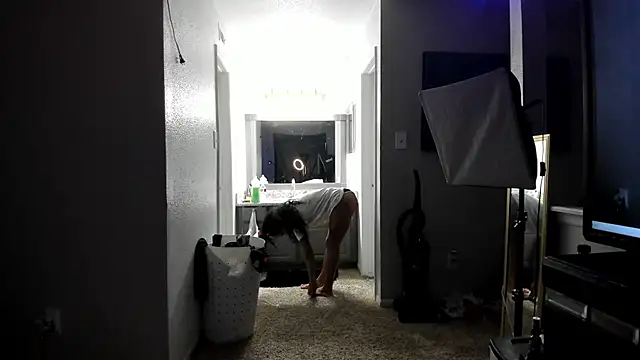 yiauana online show from February 12, 2025, 10:48 pm