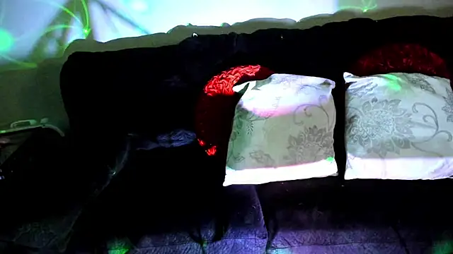 yiauana online show from March 16, 2025, 2:21 am