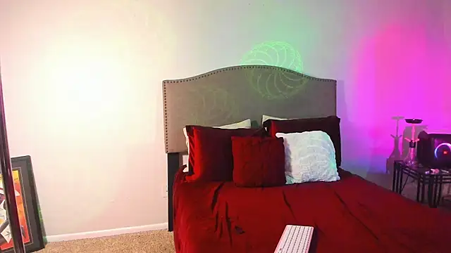 yiauana online show from November 12, 2025, 8:48 am