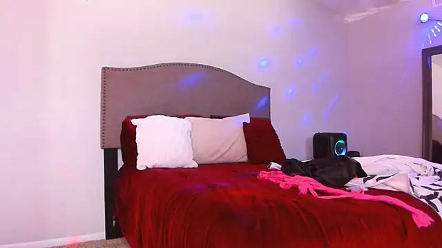 yiauana online show from January 12, 2026, 3:39 pm