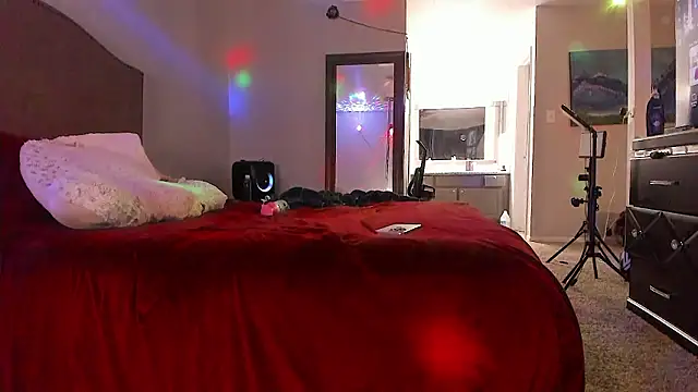 yiauana online show from February 4, 2026, 1:11 am