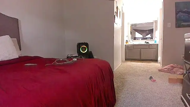 yiauana online show from February 25, 2026, 10:41 pm