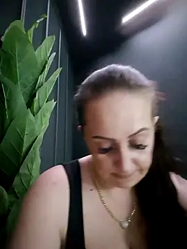 AvaLloyd online show from March 3, 2025, 3:30 am