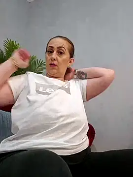 AvaLloyd online show from March 17, 2025, 3:47 am