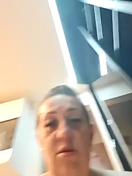 AvaLloyd online show from April 11, 2026, 3:00 am