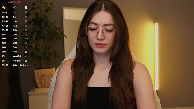 Ester Hill online show from September 19, 2025, 12:02 am