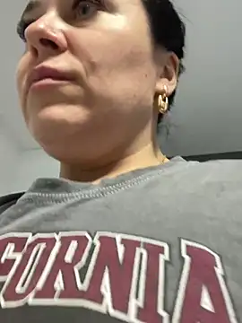 CuteNata online show from January 14, 2025, 2:43 pm