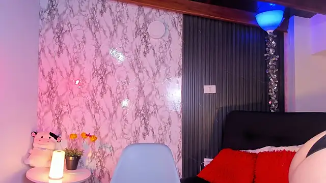 chloe blue online show from January 31, 2025, 11:46 am