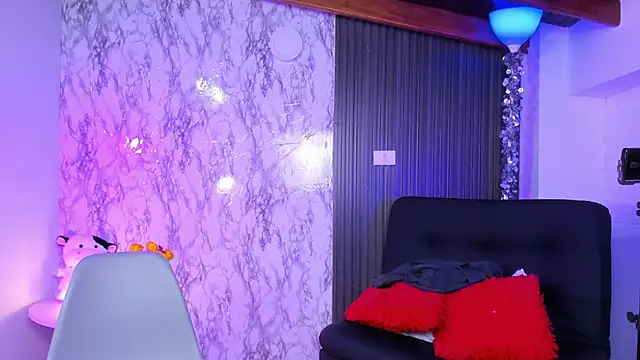 chloe blue online show from February 27, 2025, 11:41 am