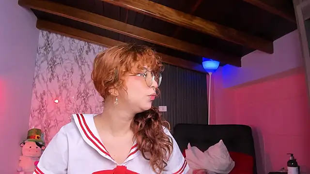 chloe blue online show from October 3, 2025, 11:18 am