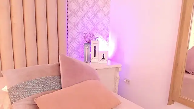 Charlotte  08 online show from February 1, 2025, 11:43 am