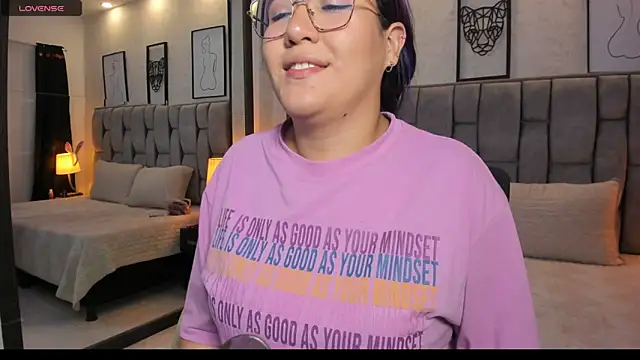 sweet--emily online show from February 25, 2025, 4:14 am