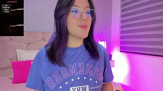 sweet--emily online show from October 1, 2025, 3:23 am