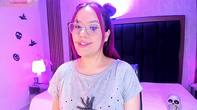 sweet--emily online show from October 30, 2025, 4:14 am