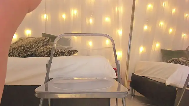 Petite Lucie online show from February 22, 2025, 9:59 pm