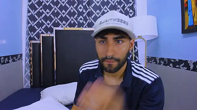 MilanZaire online show from October 21, 2025, 12:44 am