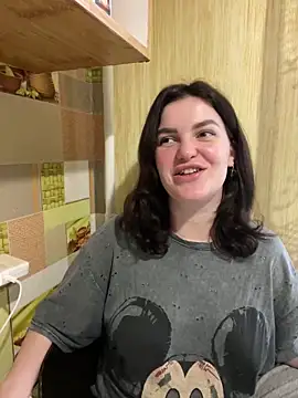 Karolina llove online show from March 3, 2025, 2:26 pm