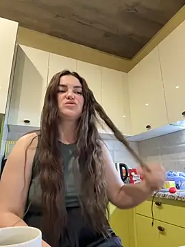 Karolina llove online show from November 12, 2025, 12:00 am