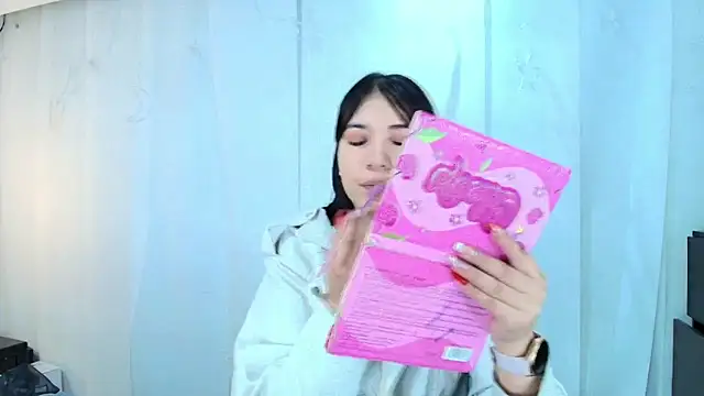 lina bedoya  online show from October 11, 2025, 11:42 am