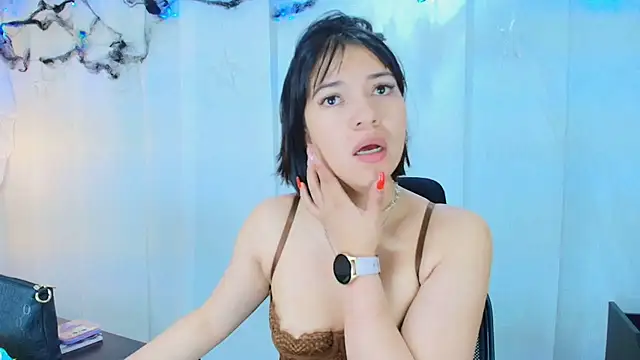 lina bedoya  online show from October 28, 2025, 11:25 am